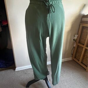Athleta sea foam green sea soft crop pants SZ L EUC